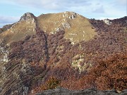 02 Da Cima di Muschiada (1458 m) vista sulla ripida salita per la cima del Du e Mani